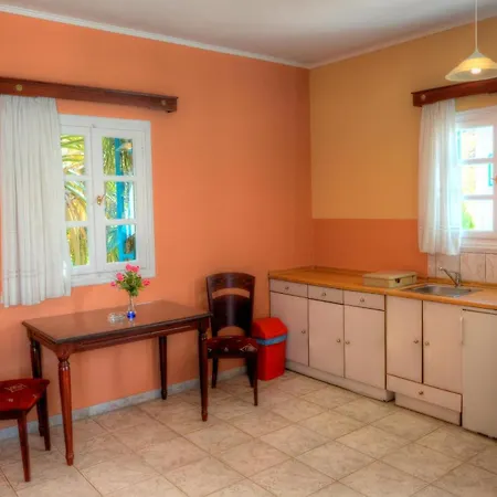 Gryspo's Aparthotel Aegiali